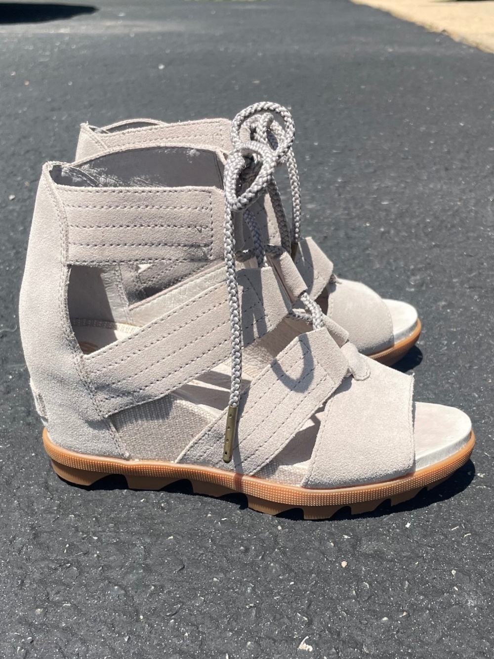Sorel Joanie II Lace Up Womens 6 Gladiator Wedge Sandals Cinder Grey Suede Boho